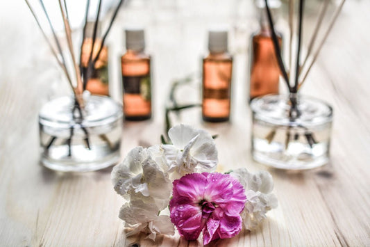 How to Choose the Perfect Fragrance for Your Home: A Guide to Scented Wax Melts - The Boujie Lounge