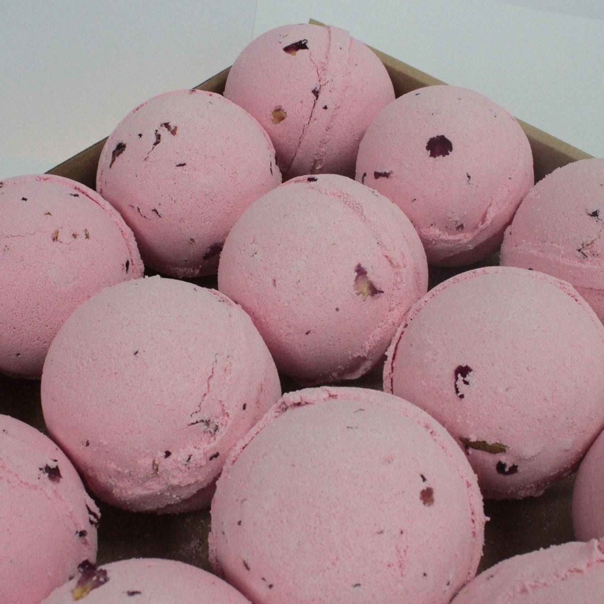 Rose & Petals Boujie Bath Bomb | The Boujie Lounge